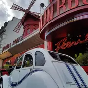 Balade en 2CV dans les rues de Paris (75)