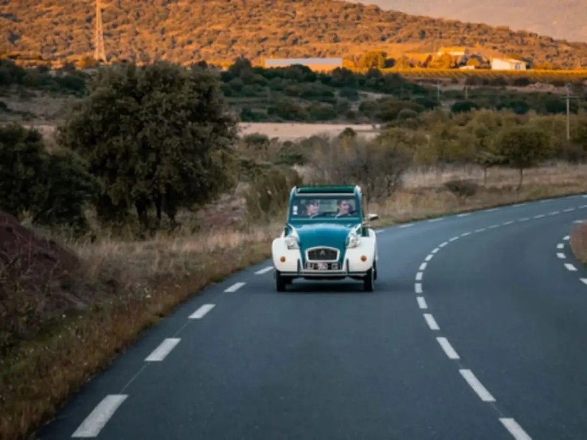 Balade en 2CV depuis Motagnac dans le Languedoc (34)