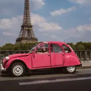 Balade en 2CV Rose à Paris