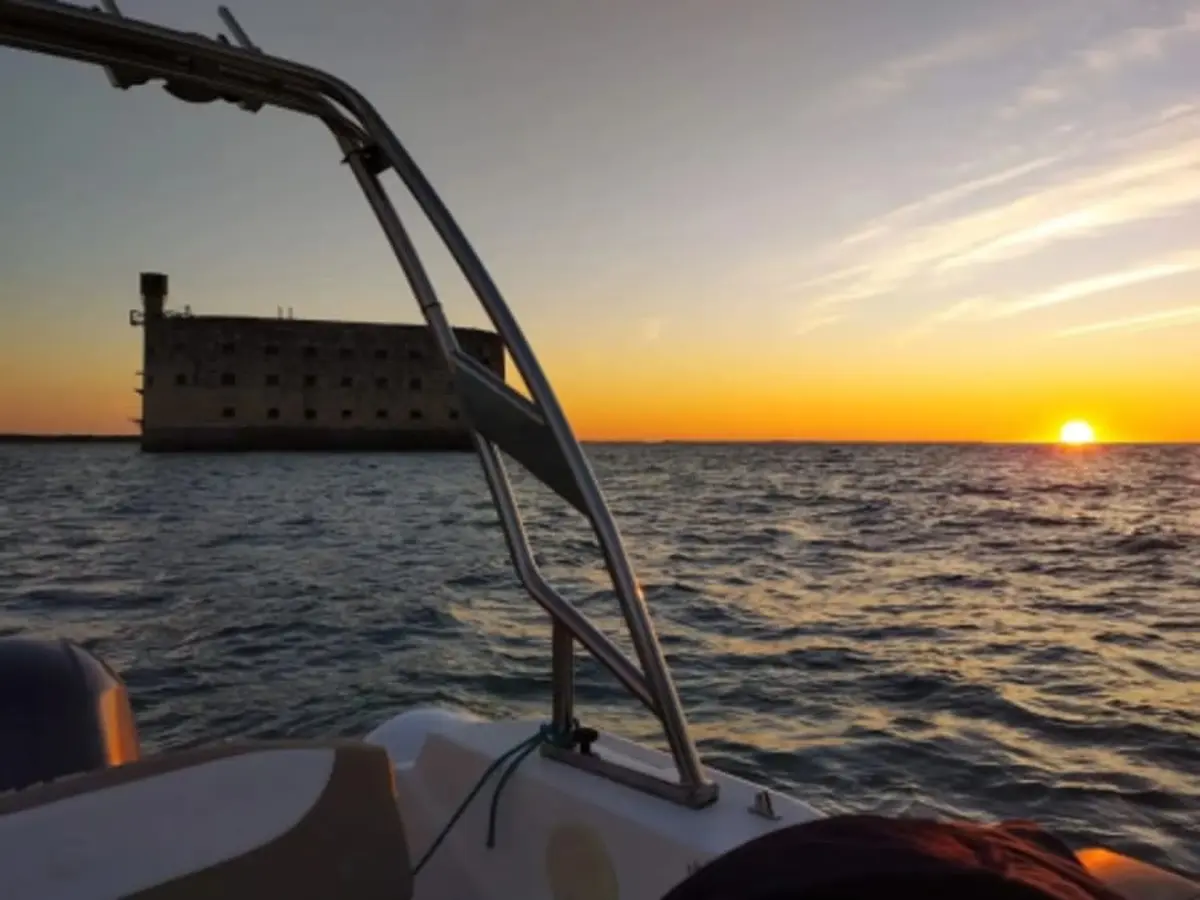 Balade en bateau au coucher de soleil à Châtelaillon-Plage (17)
