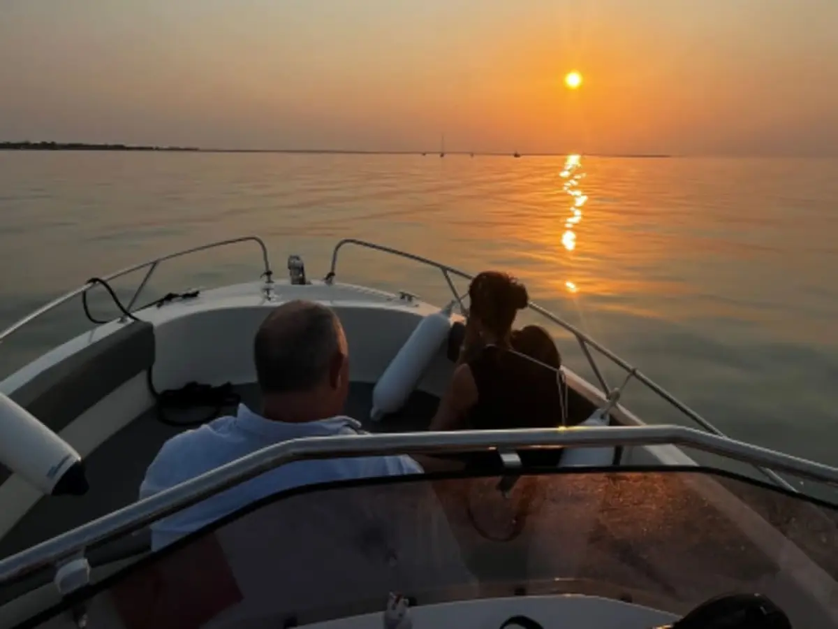 Balade en bateau au coucher de soleil à La Rochelle (17)