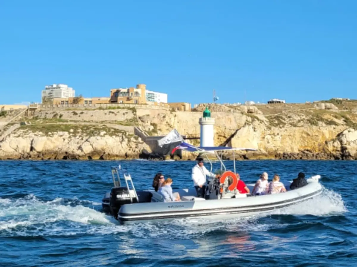 Balade en bateau aux îles du Frioul depuis Marseille