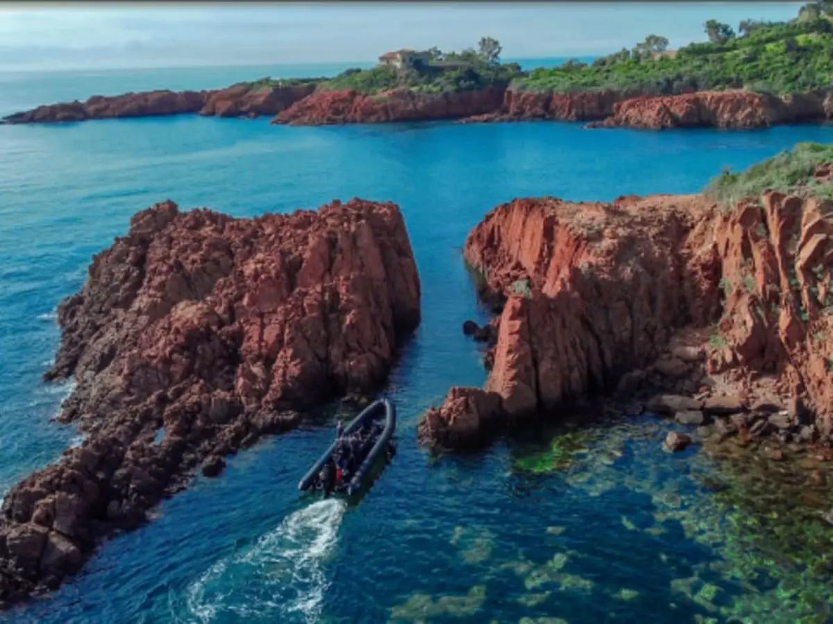 Balade en bateau Calanques de l'Est&eacute;rel au d&eacute;part de Cannes (06)