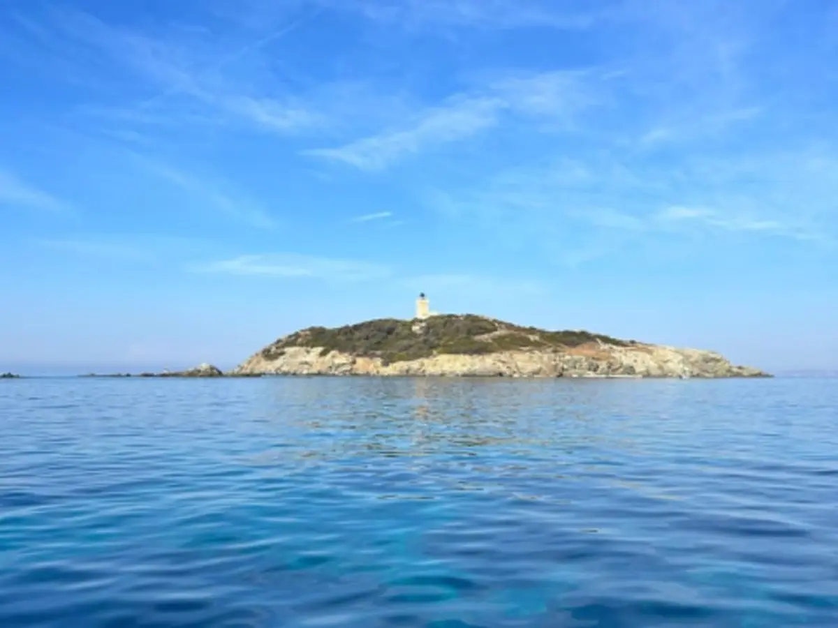 Balade en bateau dans les Calanques du Var depuis St-Cyr-sur-Mer