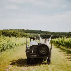 Balade en Jeep dans les vignes à Saint-Martin-du-Bois (33)