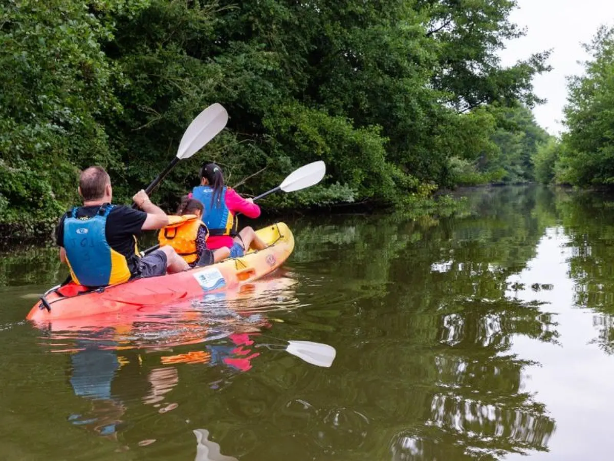 Balade en kayak En pagayant sur l'Elle