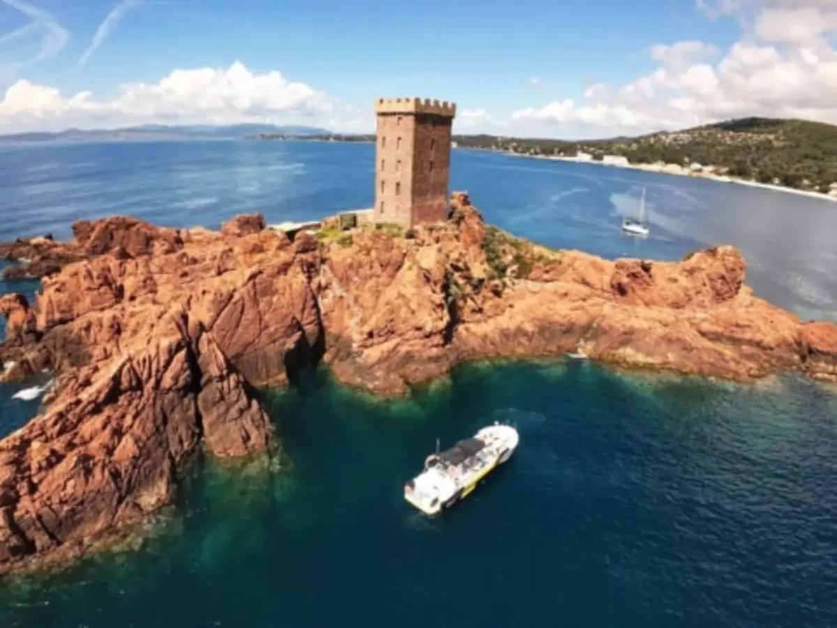 Balade en mer aux Calanques de l'Estérel à Saint-Raphaël (83)