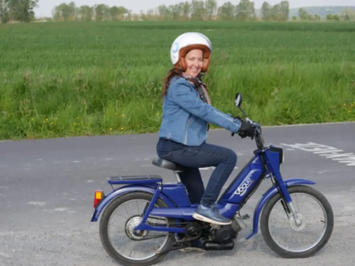 Balade en mobylette vintage à la Forêt de Brocéliande (56)