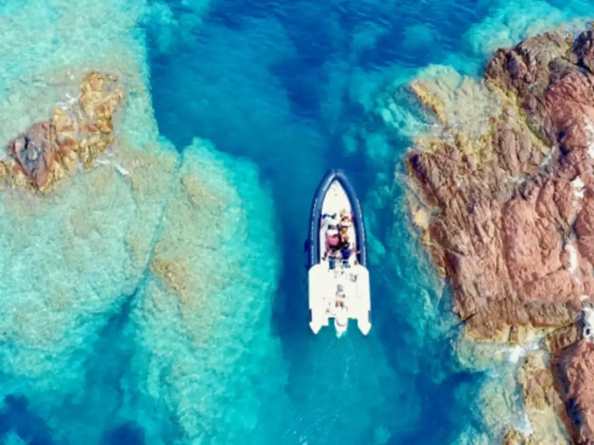 Balade en semi-rigide l'Esterel depuis Port Fréjus