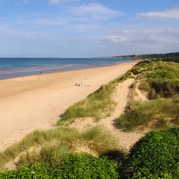 Balade entre terre et mer à la découverte du site d'Omaha Beach.