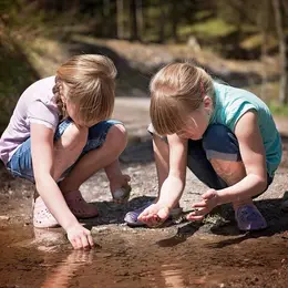 Balade et fabrication de jouets avec la nature