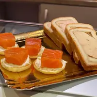 Balade gourmande dans les Halles Paul Bocuse à Lyon DR