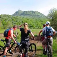 Balade guidée des volcans d'Auvergne en E-VTT (63)