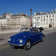 Balade guidée en Coccinelle cabriolet à Paris