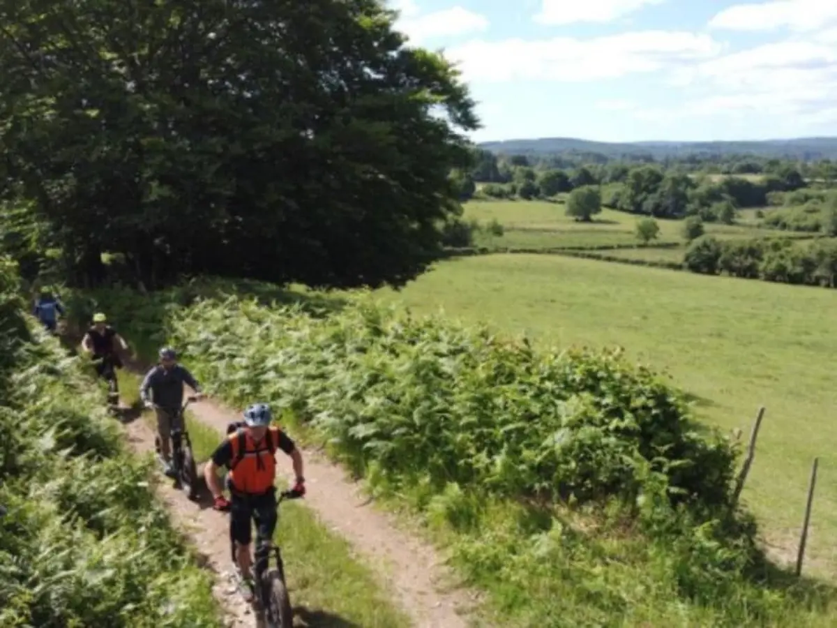 Balade guidée en trottinette électrique sur le Lac des Settons