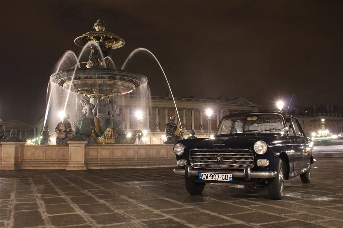 Balade guidée en voiture de collection - Peugeot 404 de 1963 : Paris Insolite