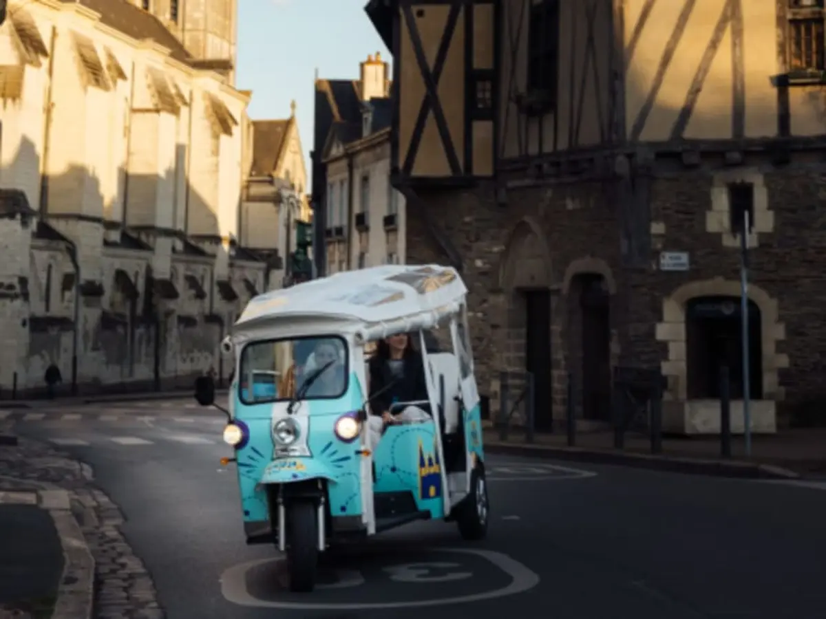 Balade Street art en TukTuk à Angers (49)
