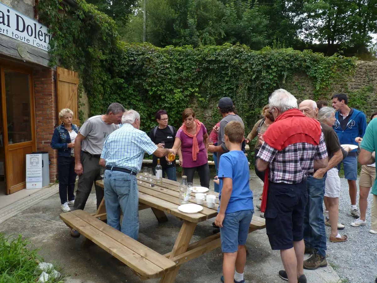 Balade sur le chemin de la Ligne, visite d'un souterrain et apéritif vigneron au Chai Doléris