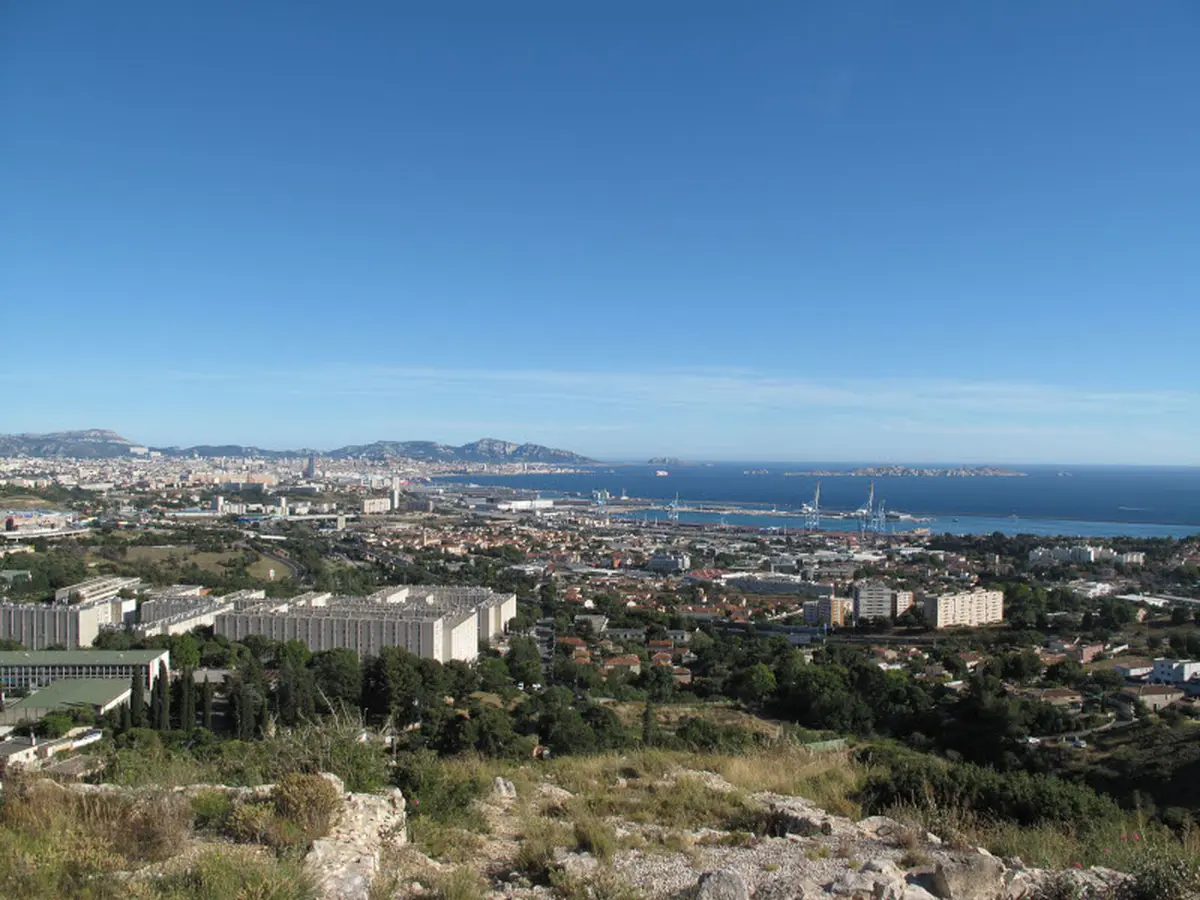 Balade urbaine Duo à deux voix à l’oppidum de Verduron : De l’école de Verduron dans le 15e arr. à l’oppidum de Verduron