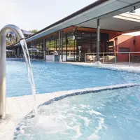 La très belle piscine extérieure vous attend DR