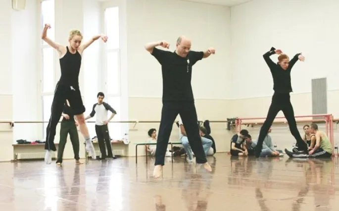 Les danseurs du Ballet du Rhin en répétition avec Bertrand d\'At