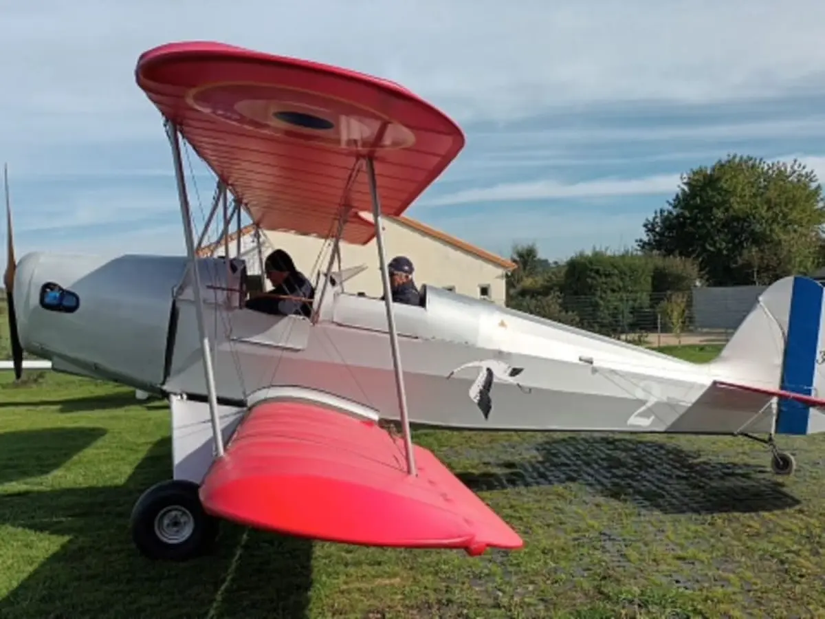 Baptême de l'air en biplan à Saint-Secondin (86)