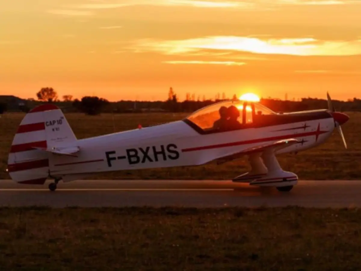 Baptême de voltige aérienne au départ d'Aix-Les-Mills (13)