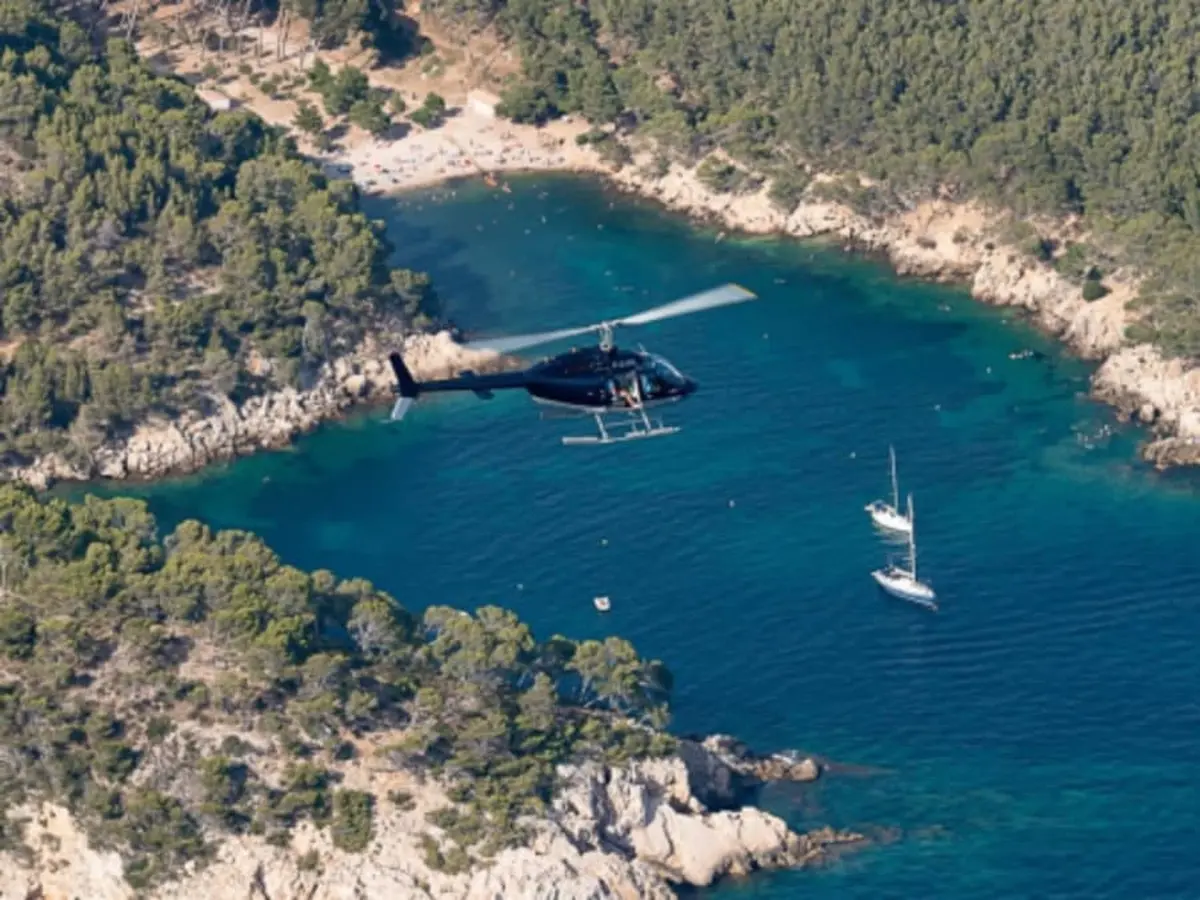 Baptême hélicoptère sur la côte Varoise (83)