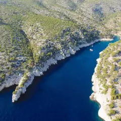 Baptême hélicoptère sur les calanques de Marseille
