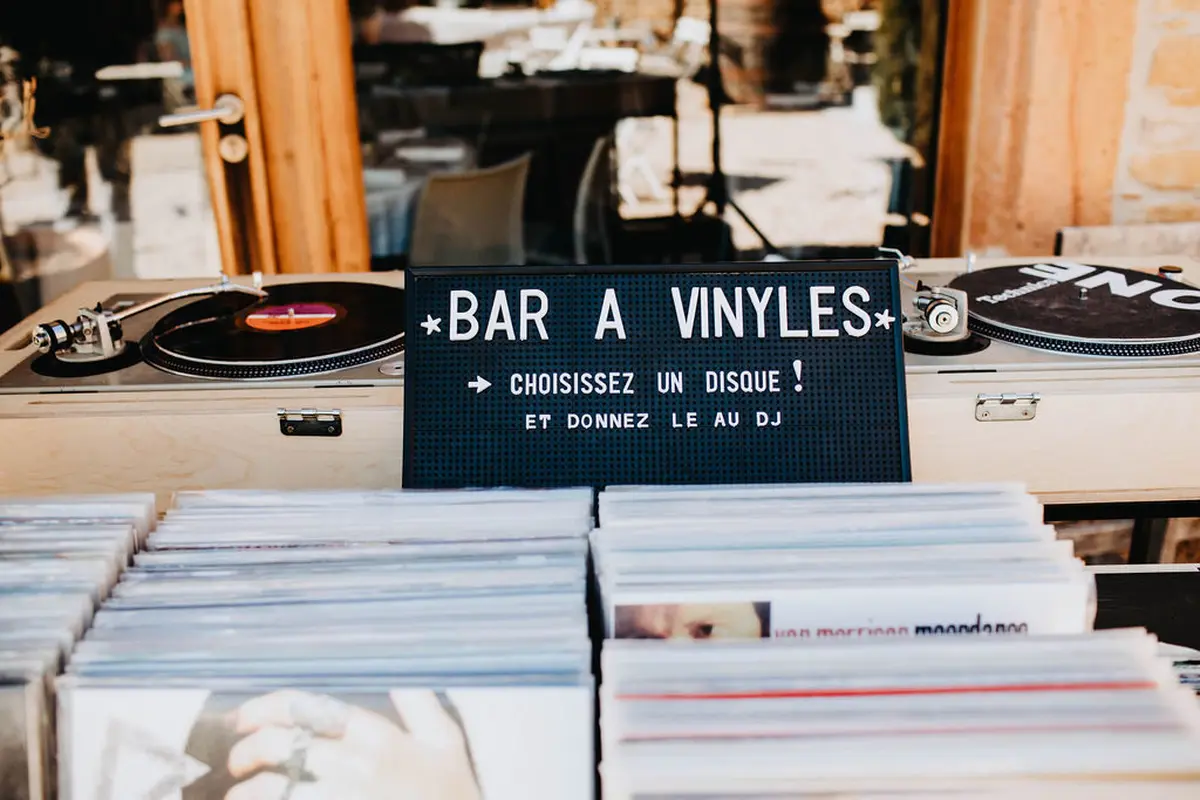 Bar à vinyles avec la Tricastine !
