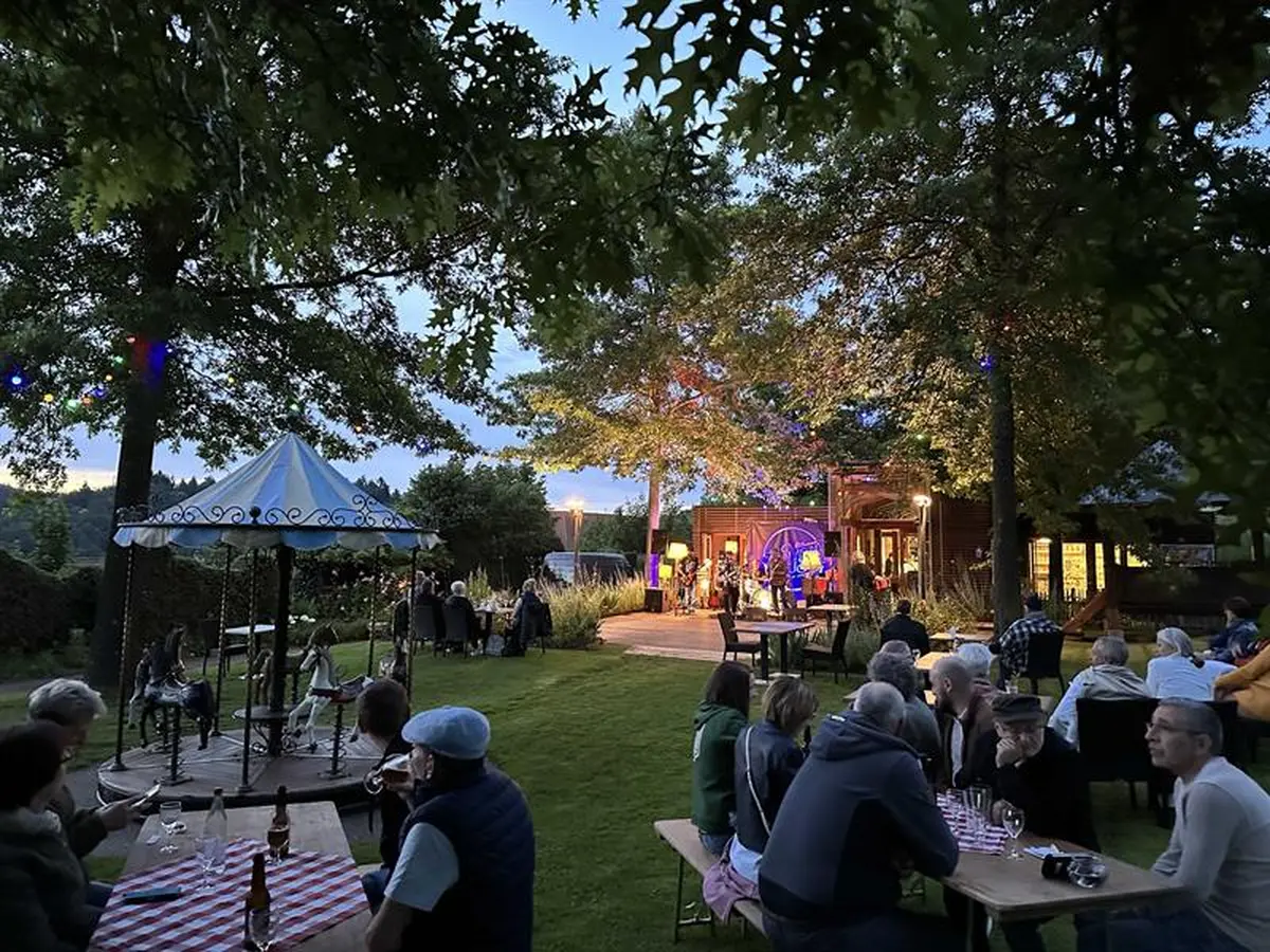 Barbecue-concert au jardin pour la Paix