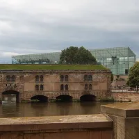 Le barrage de Vauban protège les merveilles du Musée d'Art Moderne et Contemporain &copy; David Kieffer