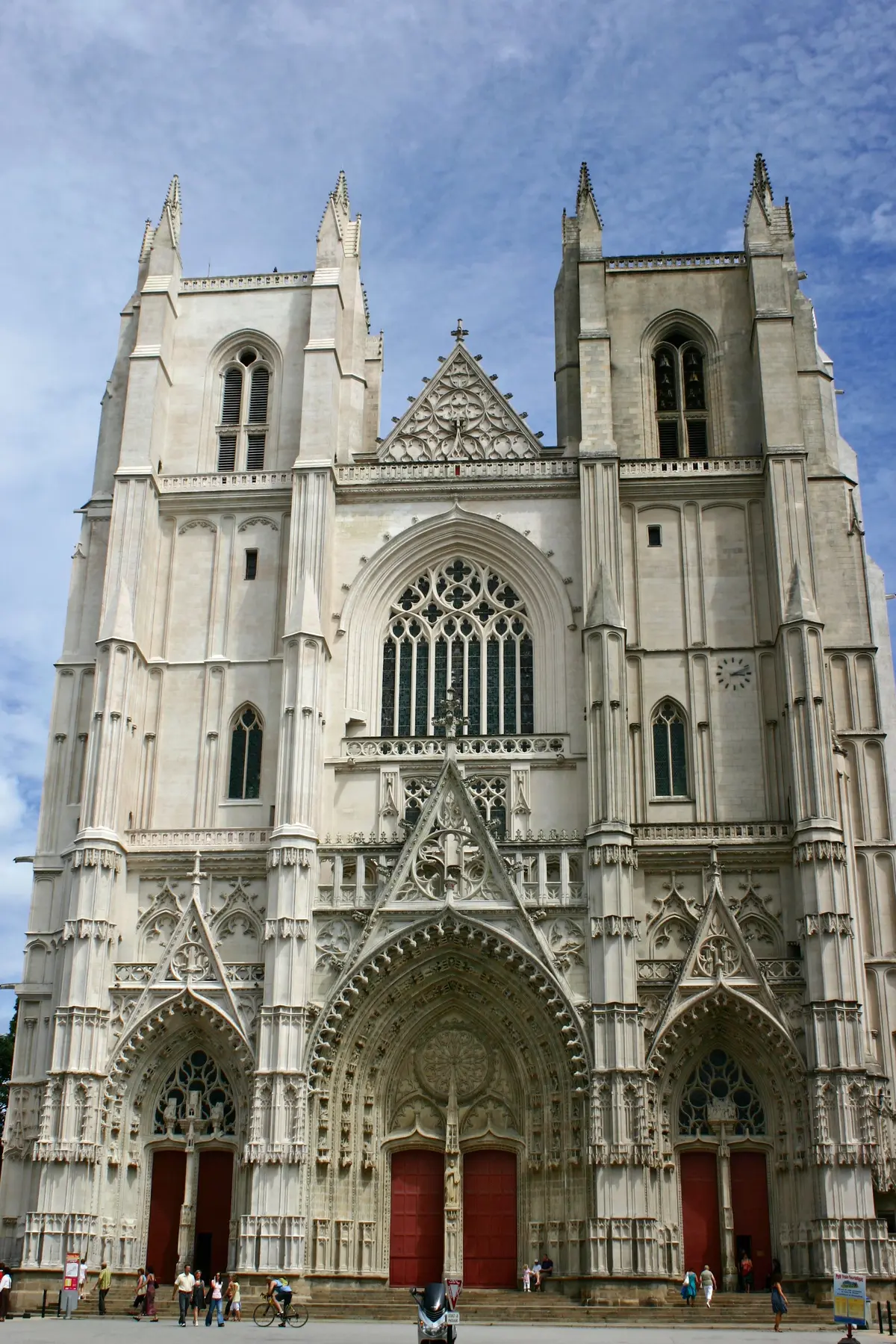 Basilique Saint-Donatien-et-Saint-Rogatien