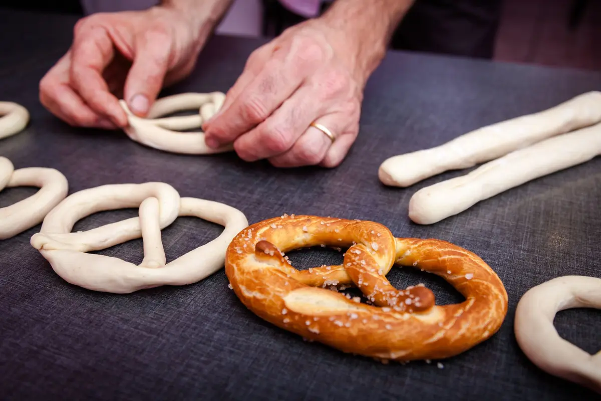 Atelier fabrication de bretzel avec Willy