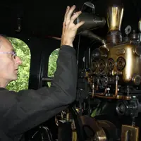 Bernard, mécanicien, est le conducteur de la locomotive &copy; Sandrine Bavard