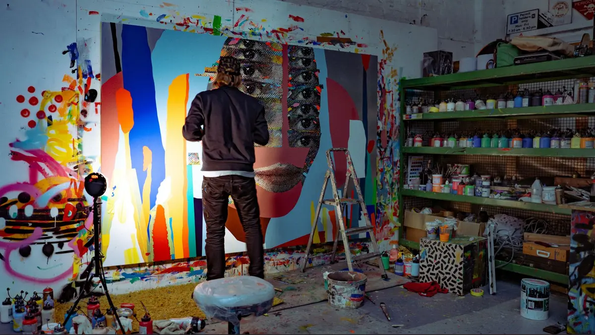 Paul Insect travaillant dans son studio sur une peinture pour BEYOND THE STREETS Paris. 2026.