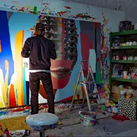 Paul Insect travaillant dans son studio sur une peinture pour BEYOND THE STREETS Paris. 2026. &copy; Image courtesy of Paul Insect