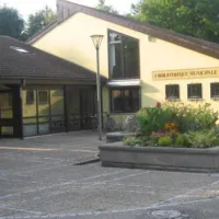 L'entrée de la bibliothèque municipale de Sausheim &copy; DR
