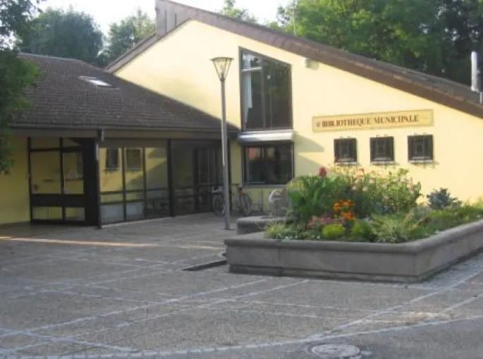 L\'entrée de la bibliothèque municipale de Sausheim