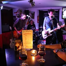 Le Chanfrein, Bar-Pub
