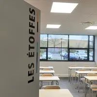 Les salles de classe où sont donnés les cours chez Mewo DR