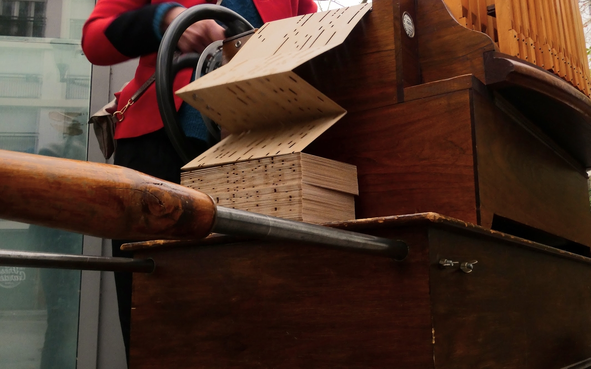 Orgue de barbarie de la Compagnie le Fil de Soie