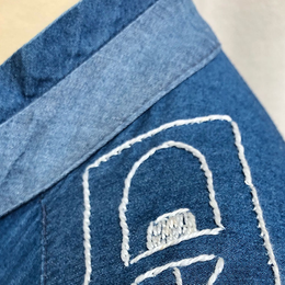 Blouses brodées : atelier textile autour de l'exposition « L’étoffe de l’artiste »