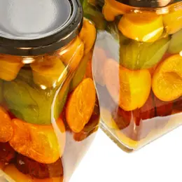 Bocal du vieux garçon : fruits macérés dans l'alcool
