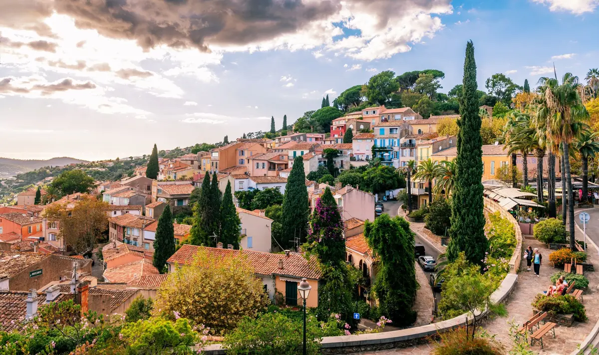 Bormes-les-Mimosas sacré Village préféré des Français 2026