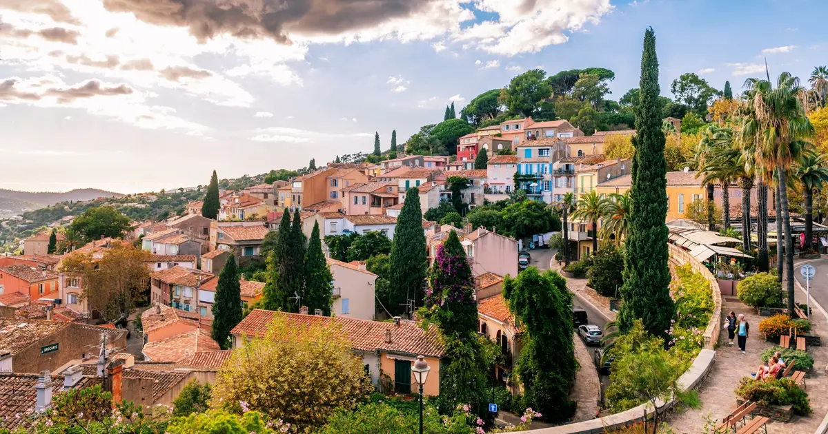 Bormes-les-Mimosas sacré Village préféré des Français 2026