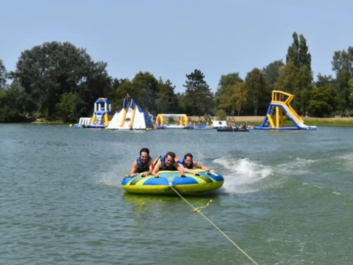 Bouée tractée à Pont-L'Evêque (14)