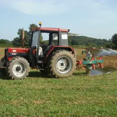 Bourse aux pièces détachées (tracteurs, voitures, deux roues)