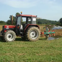 Bourse aux pièces détachées (tracteurs, voitures, deux roues)