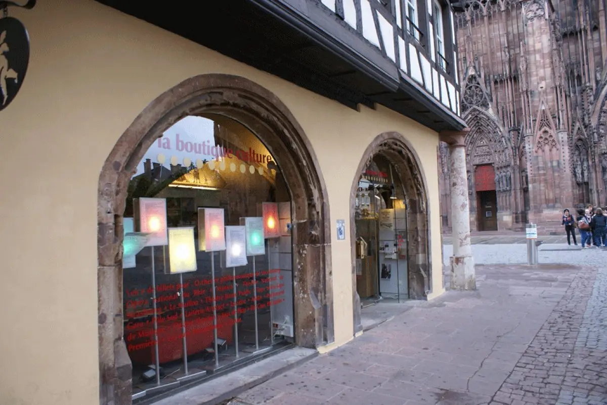 La Boutique Culture est très fréquentée par les Strasbourgeois, notamment pour ses prix en général moindres que dans les grands magasins